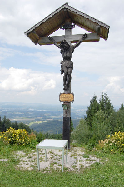 Datei:Kreuz von Ludwig Glanzer am Hongar bei Aurach.jpg