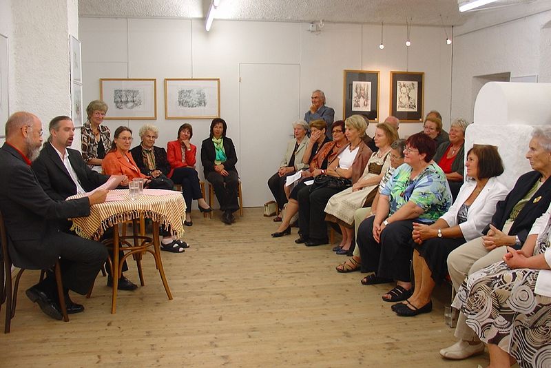 Datei:KunsstallMundartlesung2008.jpg
