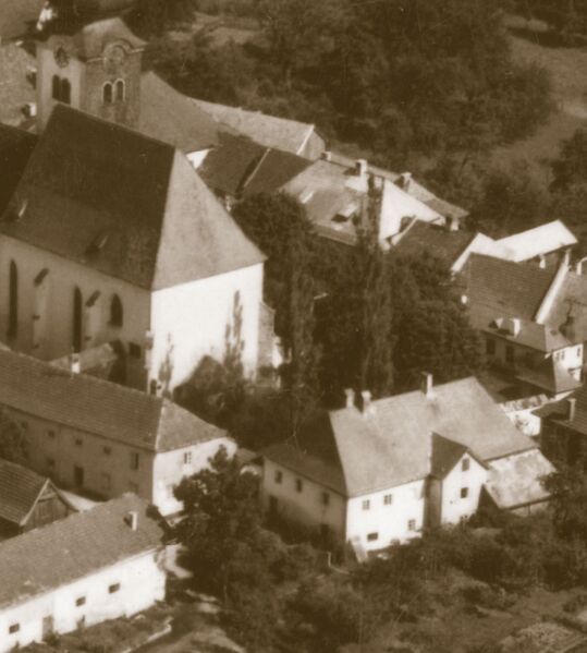 Datei:Schulhaus Schörfling.jpg