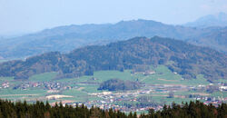 St. Georgen, Ansicht vom Attergau-Aussichtsturm.jpg
