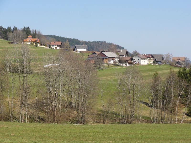 Datei:Lichtenbuch, Westansicht.jpg