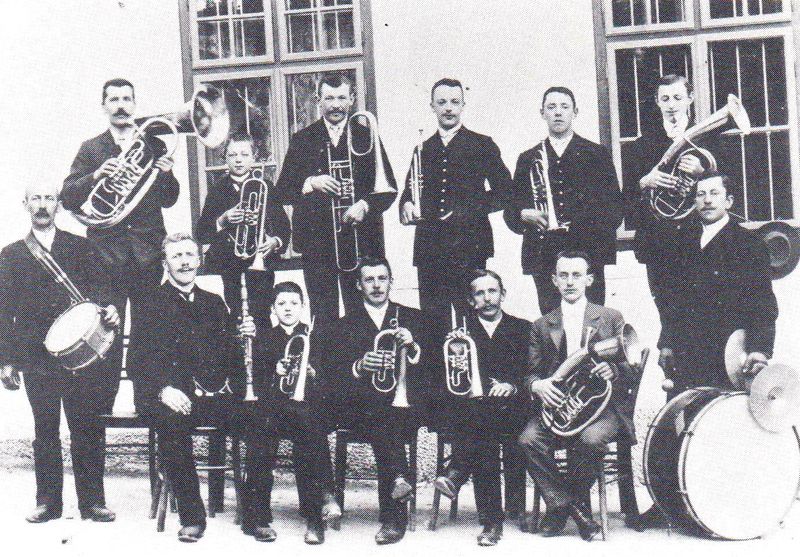 Datei:Musikkapelle-1912.jpg