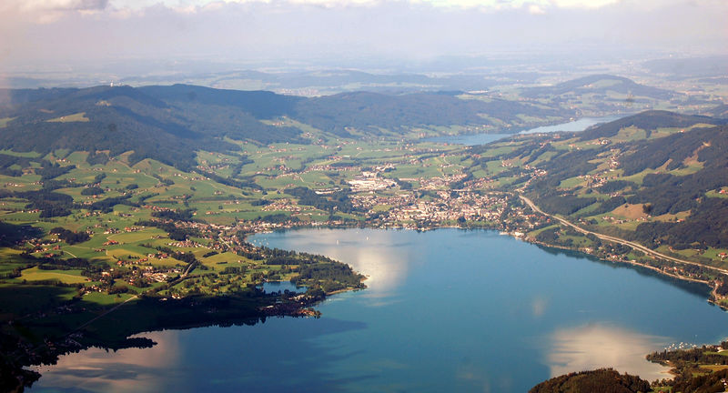 Datei:Mondseeansicht vom Schafberg.jpg