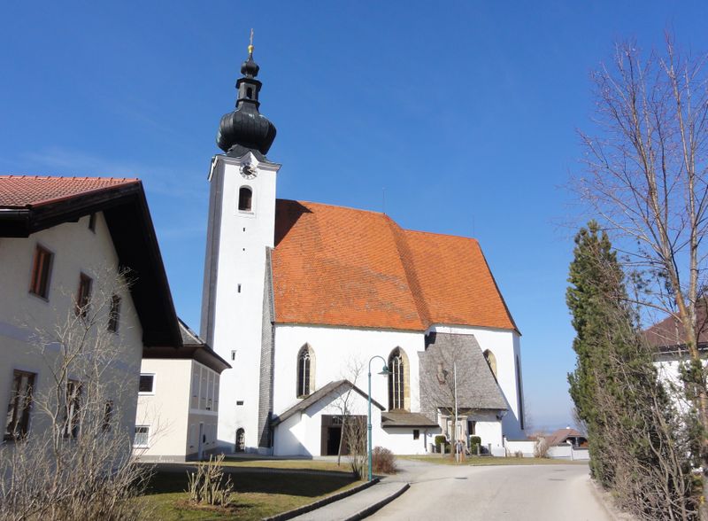 Datei:Pfarrkirche Weißenkirchen.jpg