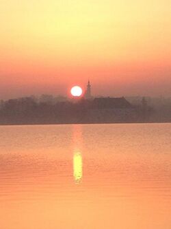 Sonnenaufgang Attersee.jpg