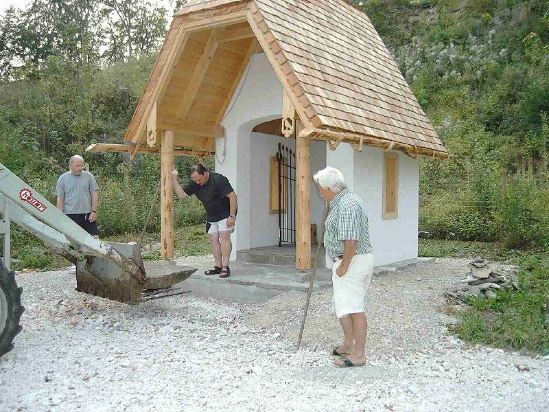 Datei:Außengestaltung im Juni 2003.jpg