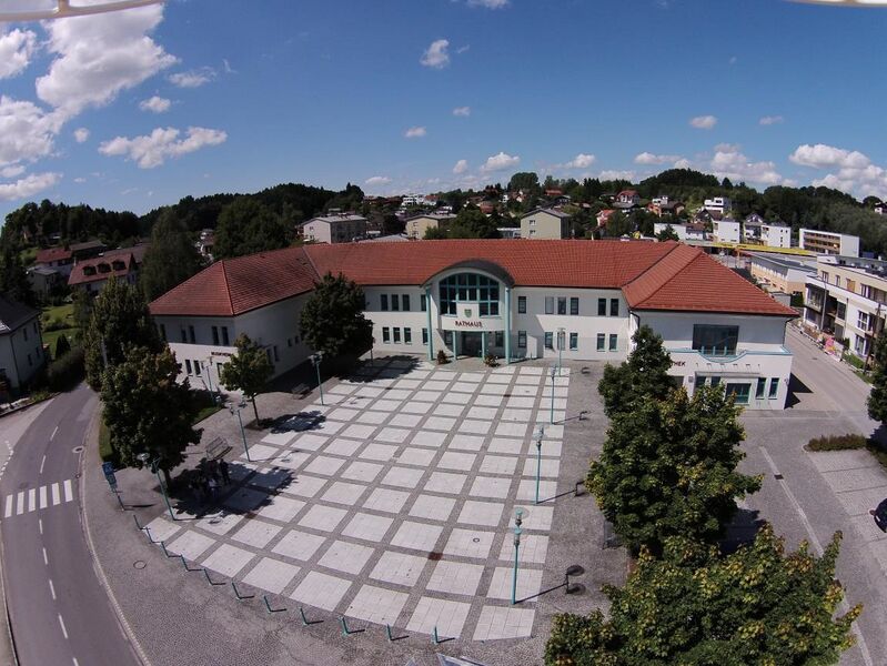 Datei:Rathaus Seewalchen.jpg