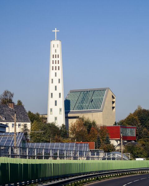 Datei:Pfarrkirche Lenzing.jpg