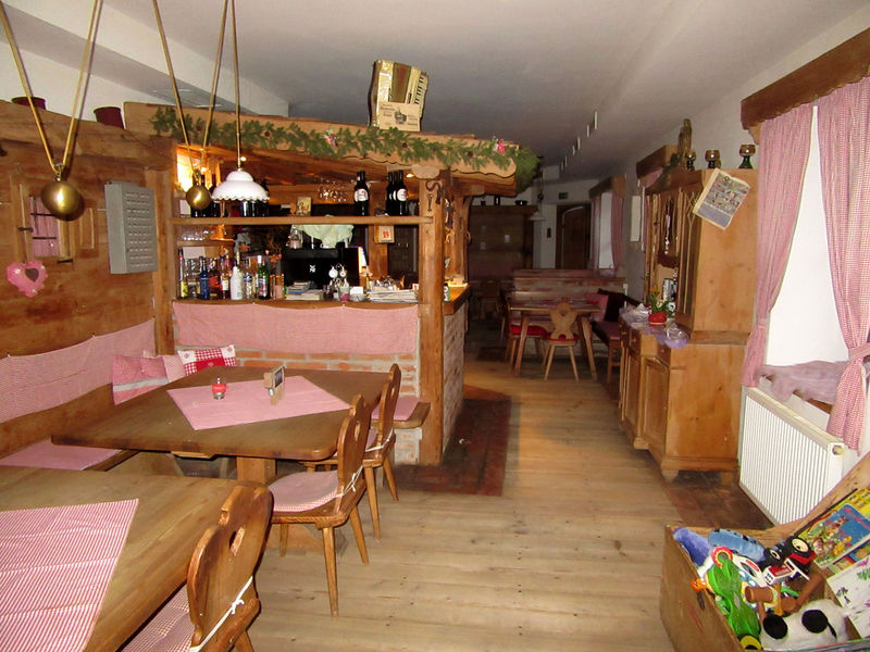 Datei:In der Mostschänke Zeininger.jpg