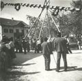 Maibaumsetzen 1954 am Schmiedangerl