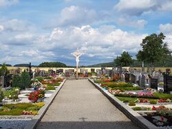 Friedhof mit neuem Kreuz.jpg