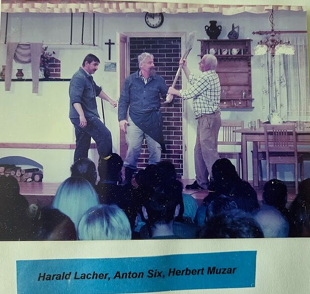 Datei:Der verkaufte Großvater-2003.jpg