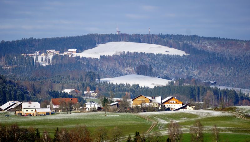 Datei:Attergau-Aussichtsturm am Lichtenberg.jpg