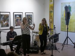 Zwach 2016 1b Finisage3 Tina Smiles Claudia Salvee First Avenue.JPG