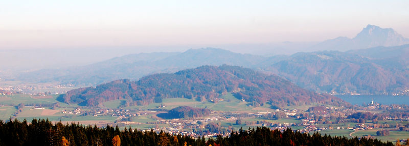 Datei:Buchberg, Ansicht vom Attergau-Aussichtsturm.jpg