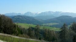 Gahbergstraße, Ausblick auf das Höllengebirge.jpg