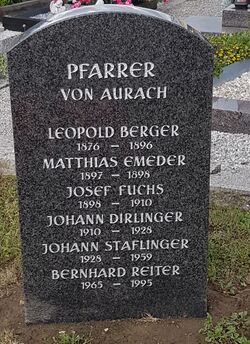 Grabstein-Pfarrer in Auach.jpg