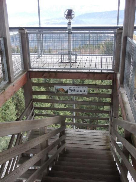 Datei:Stiegenansicht des Attergauer Aussichtsturmes.JPG