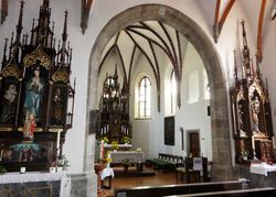 Altarseite in der Pfarrkirche Steinbach.jpg