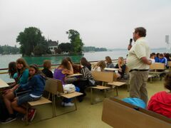 Schüler vor der Insel Litzlberg