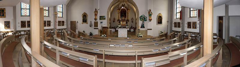Datei:Innenpanorama der Pfarrkirche Nußdorf am Attersee.jpg