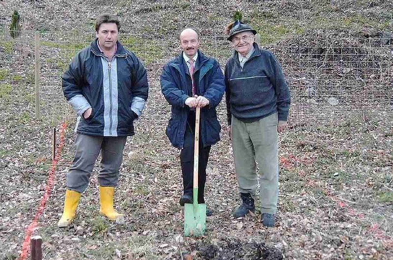 Datei:Spatenstich im April 2003, Franz Egger Fa. Niederndorfer, Bgm. Johann Reiter, JL Alois Hemetsberger.jpg