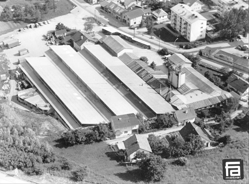 Datei:Aigner FA Möbel Luftbild 1970er.jpg