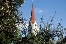 KirchturrmImFrühling.jpg