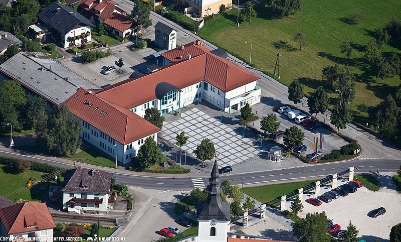 Datei:Seewalchen Rathaus.jpg