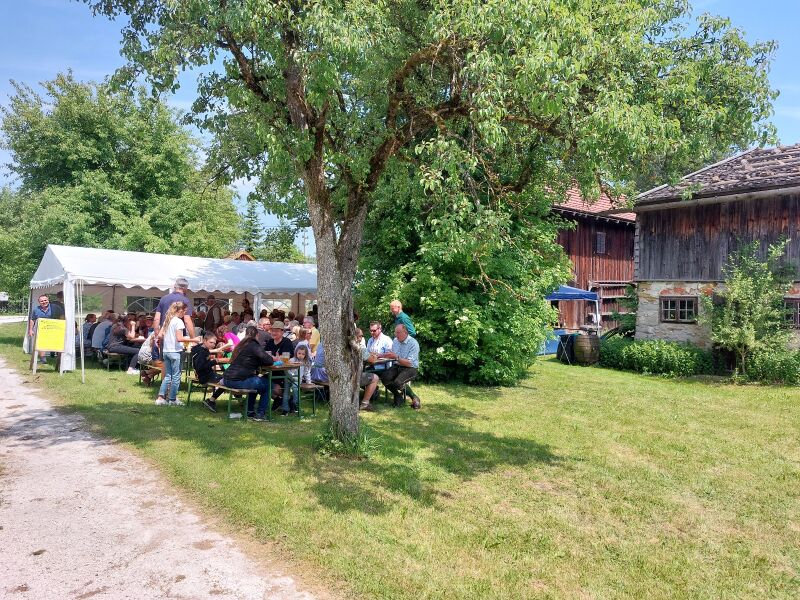 Datei:Imkerfrühschoppen Aignerhaus 2023.jpg