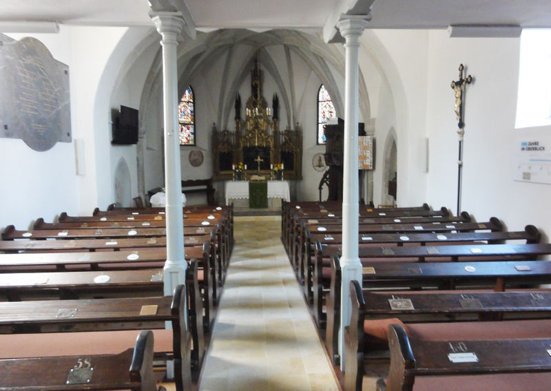 Datei:Evangelische Kirche in Attersee, Innenansicht.jpg