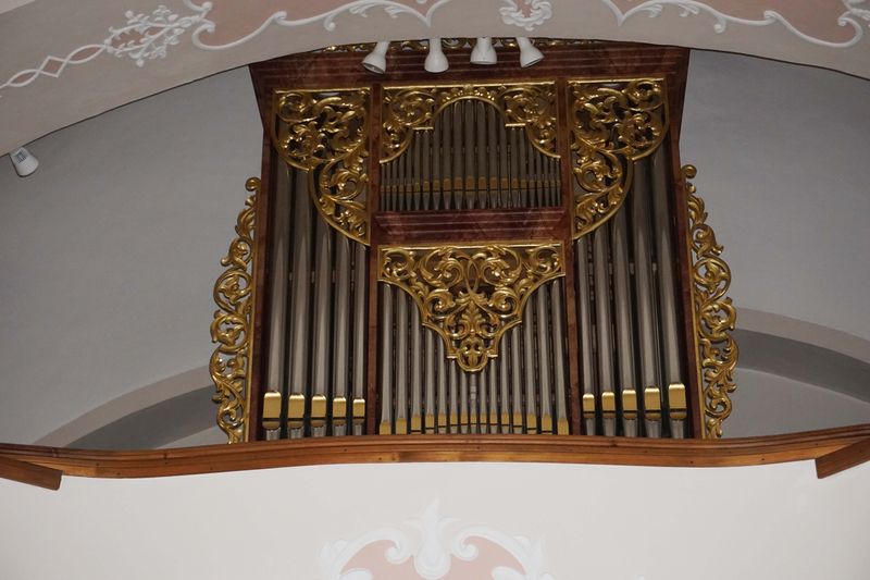 Datei:Orgel in der Pfarrkirche Unterach am Attersee.jpg