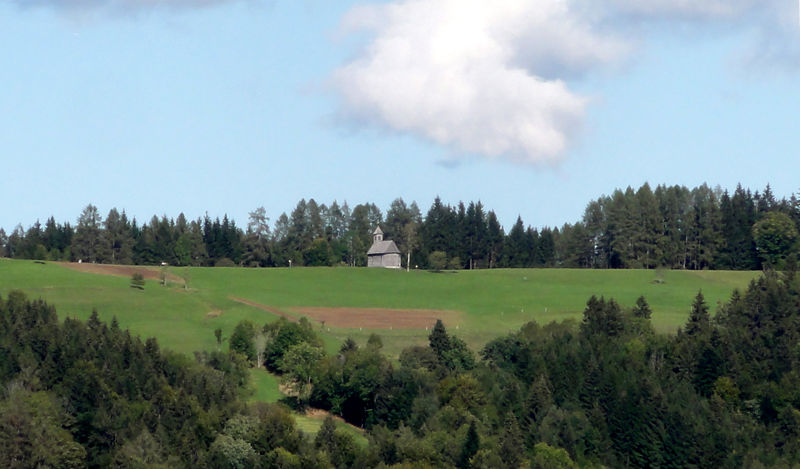 Datei:Gahbergkapelle, Zoomaufnahme vom Wachtberg.jpg