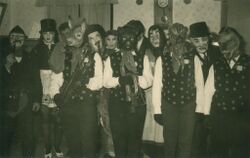 MaskenballHauser.jpg