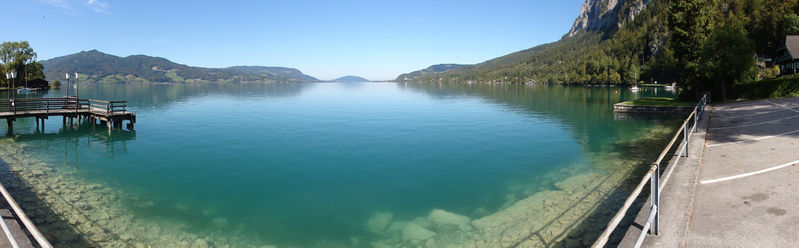 Datei:Atterseeufer Panorama in Weißenbach.jpg