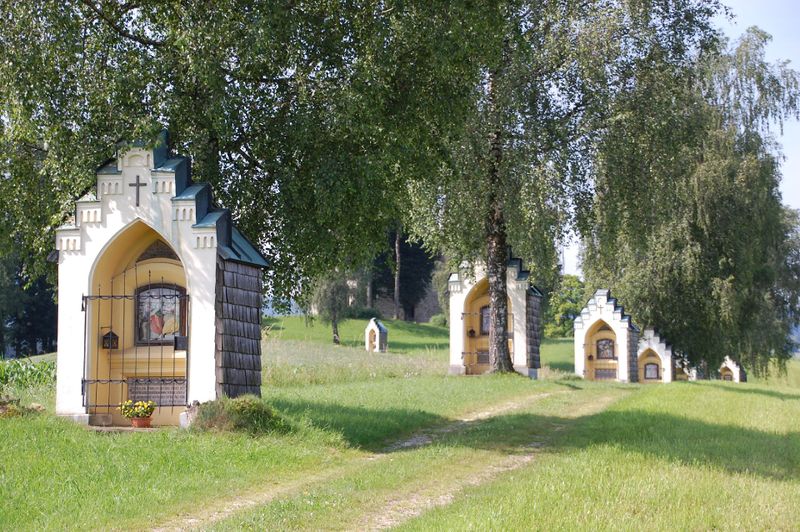 Datei:Kalvarienberg Stationen.jpg